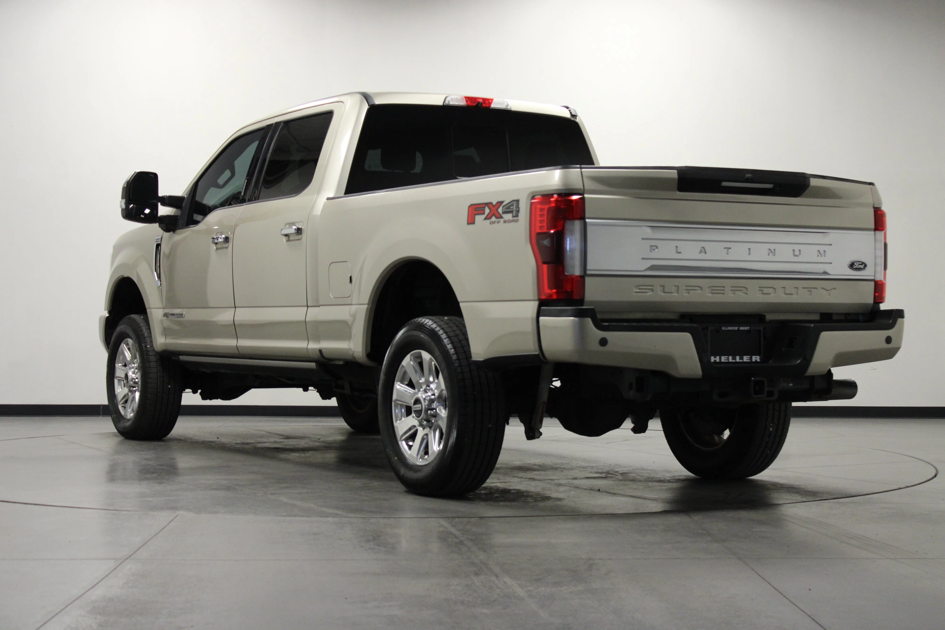 Used 2017 White Gold Metallic Ford Platinum image 6