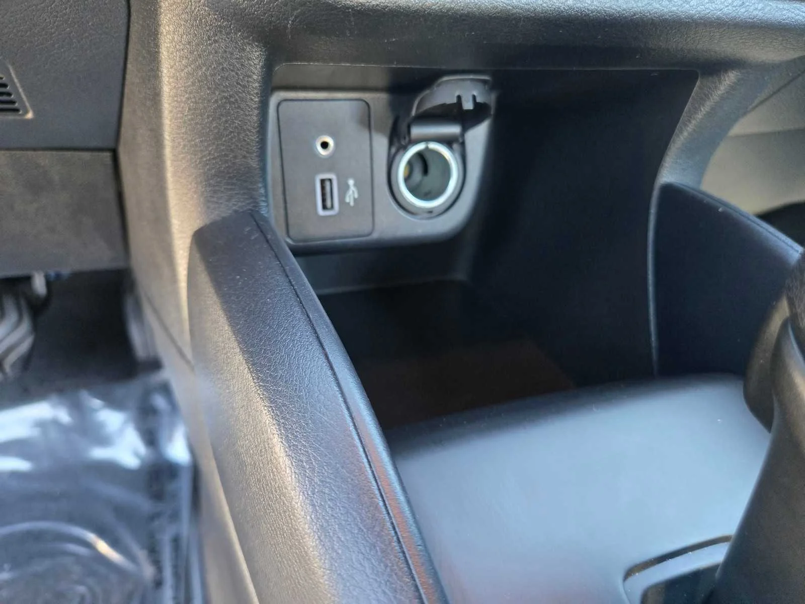 Used 2024  Nissan S image 17