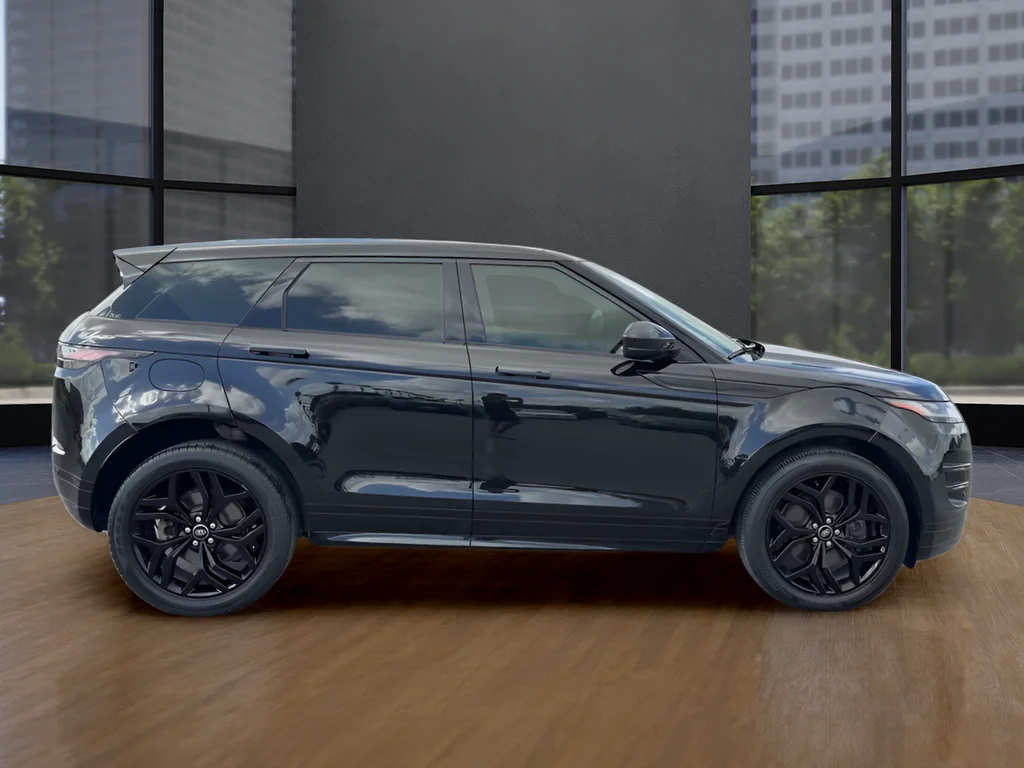 Used 2022 Black Land Rover Dynamic image 4