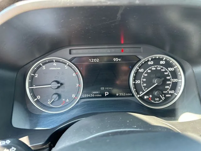 Used 2024 Silver Mitsubishi SE image 13