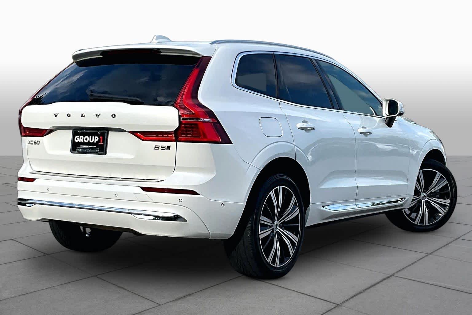 Used 2023 Crystal White Metallic Volvo Plus Bright Theme image 12