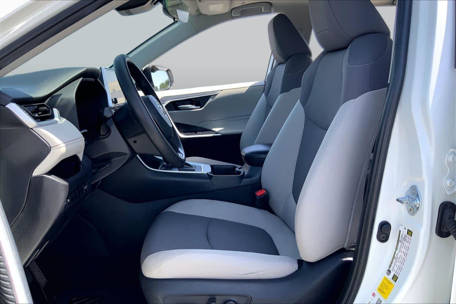 Used 2025 Ice Cap Toyota XLE image 8