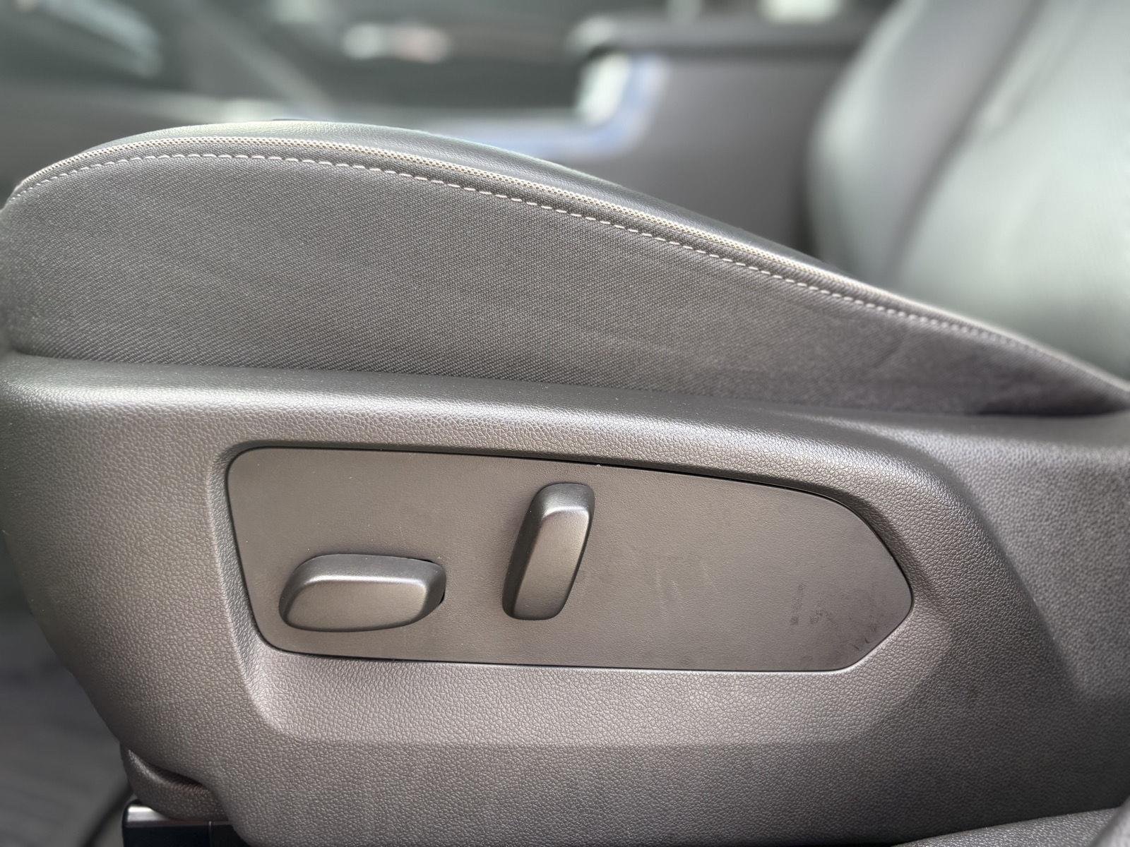 Used 2023 Ebony Twilight Metallic Buick Essence image 11