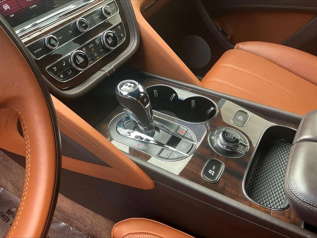 Used 2021 Midnight Emerald Bentley V8 image 18
