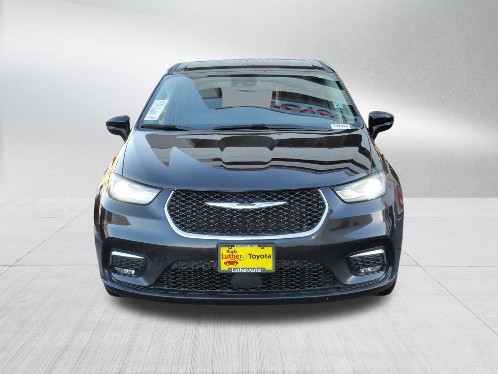 Used 2024 Chrysler Pacifica PHEV Select with VIN 2C4RC1S72RR137815 for sale in Golden Valley, Minnesota