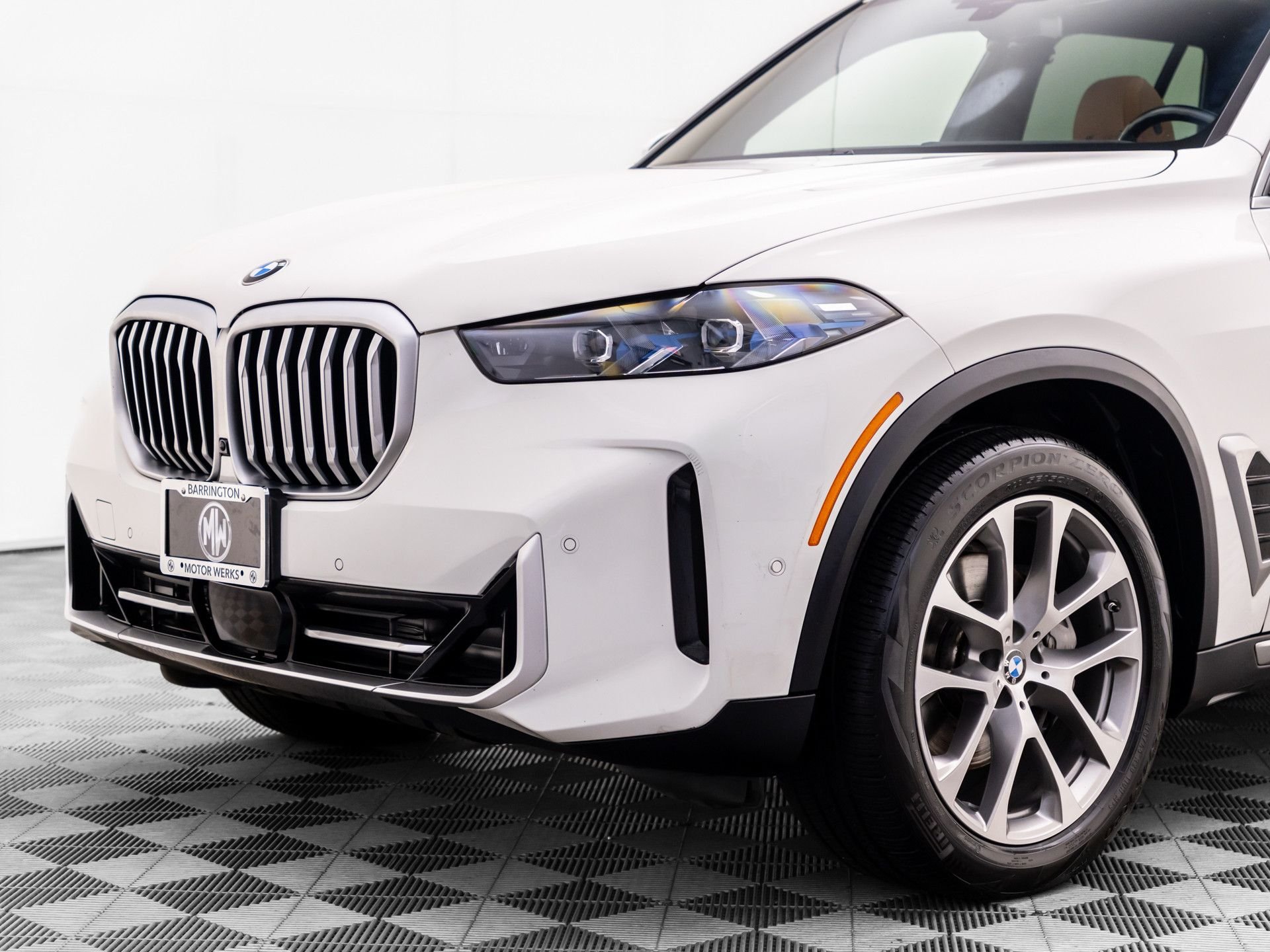 Used 2024 White BMW xDrive40i image 40