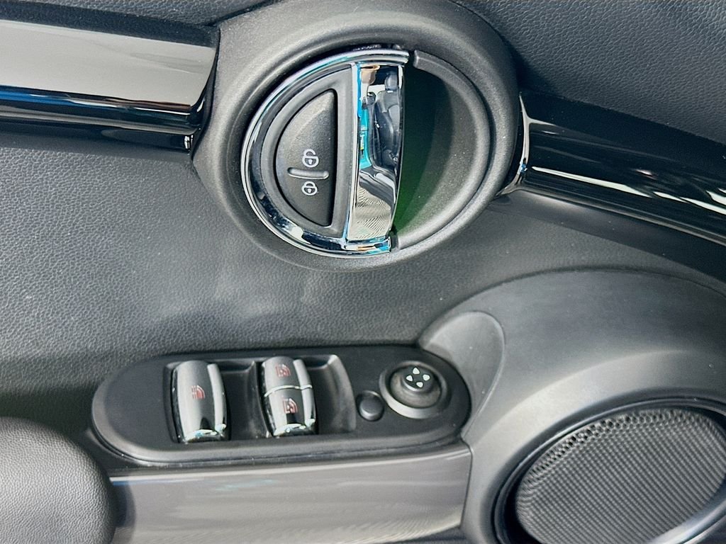 Used 2020 Blue MINI Signature image 17