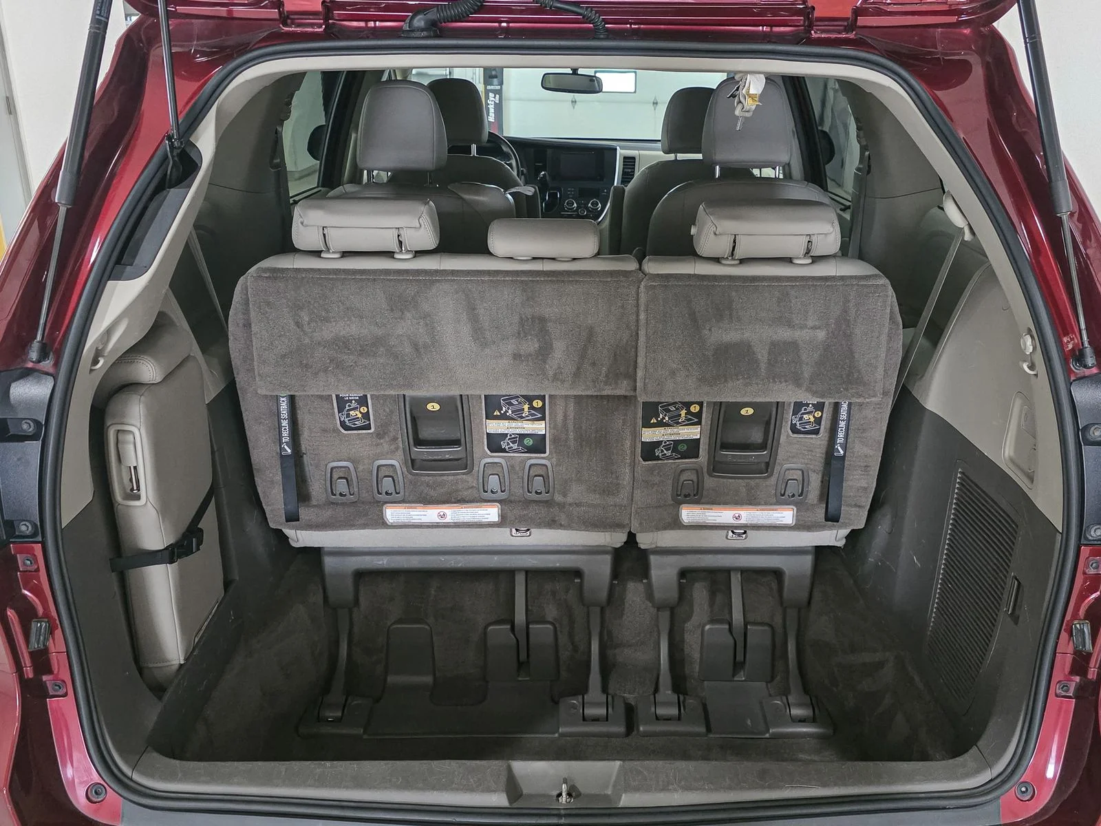Used 2016 Red Toyota XLE image 16