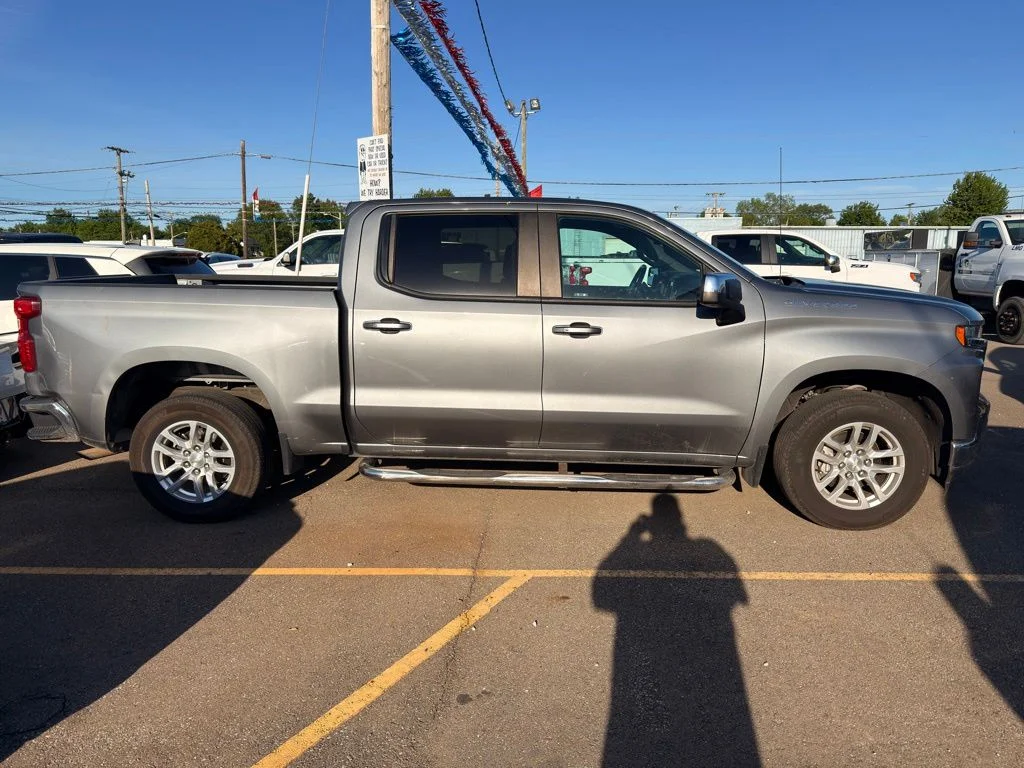 Used 2019 Gray Chevrolet LT image 4
