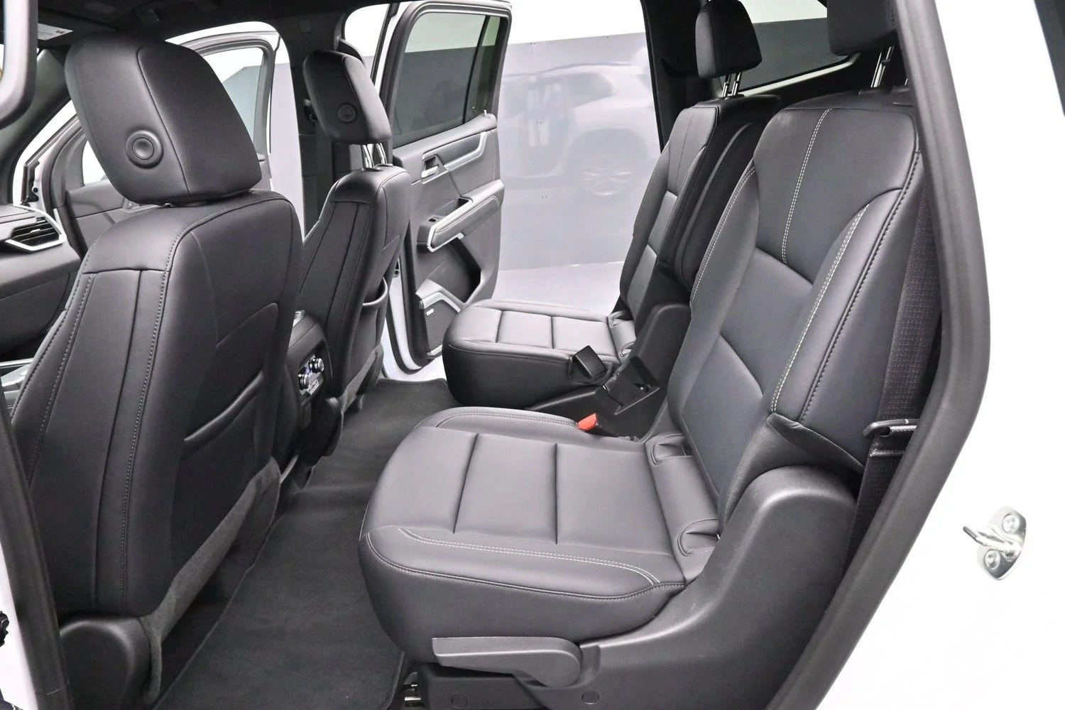 Used 2026 Summit White GMC Elevation image 27