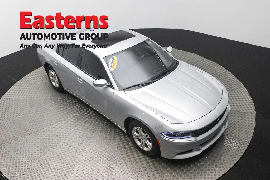 Used 2022 Silver Dodge SXT image 3