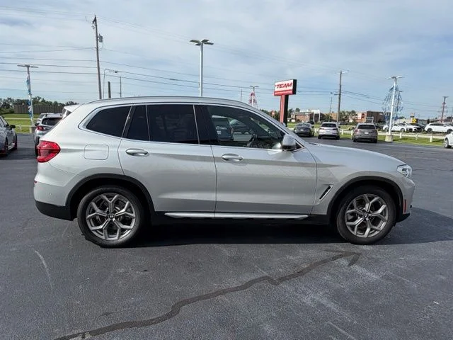 Used 2021 Silver BMW xDrive30i image 9