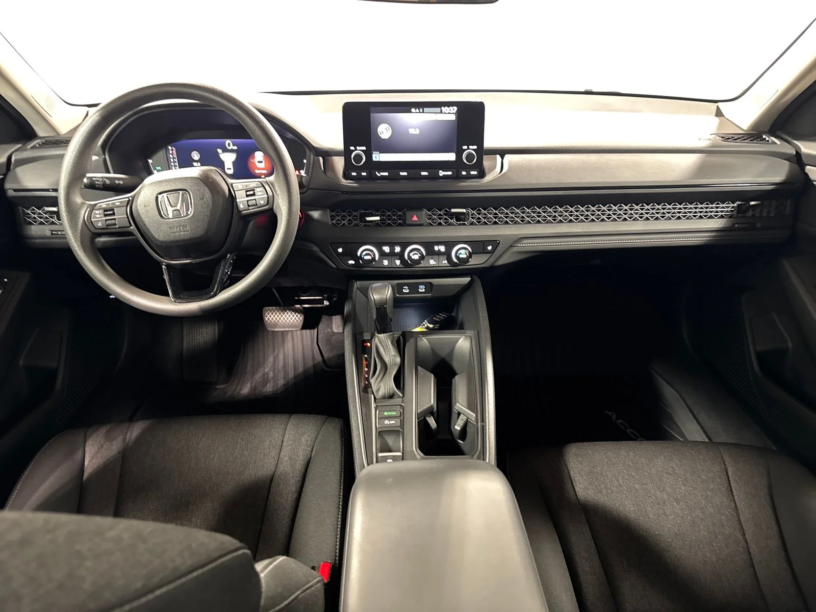 2025 Honda Accord SE - Photo 4