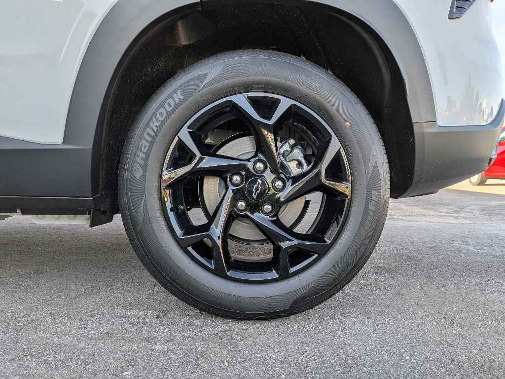 New 2026 Summit White Chevrolet LT image 21