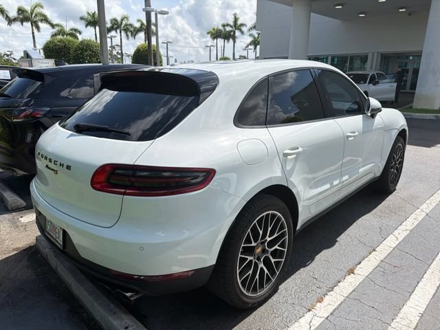 Used 2018  Porsche Base image 2
