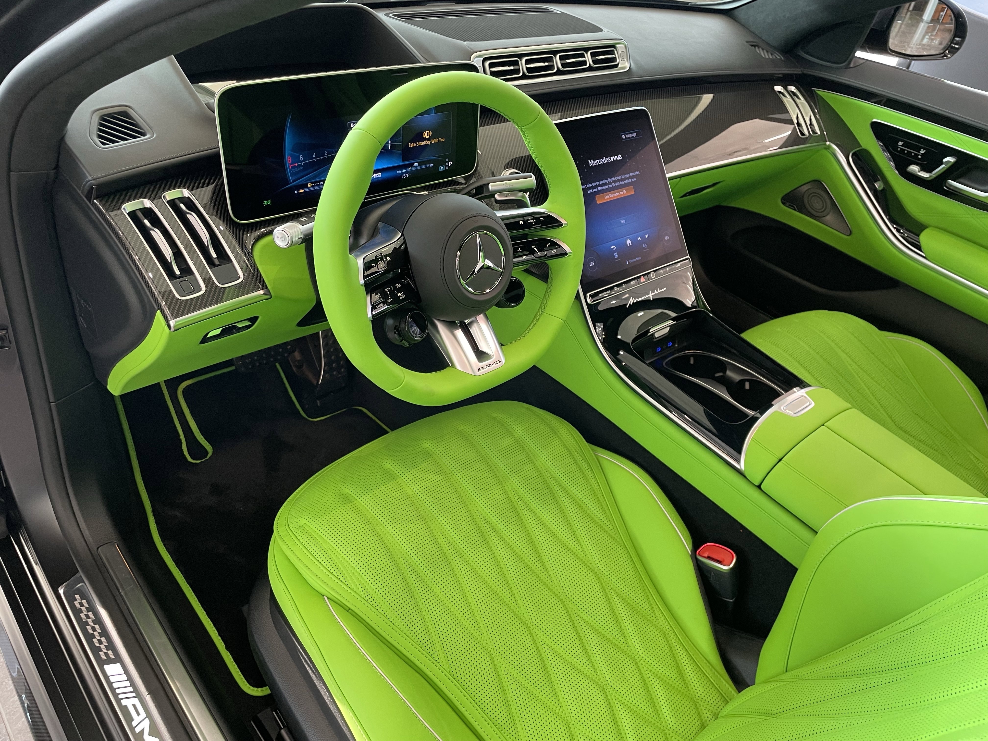 New 2026 MANUFAKTUR Graphite Grey Magno Mercedes-Benz AMG® S 63 E 4MATIC® Sedan image 17