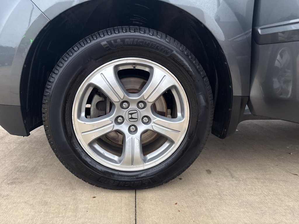 Used 2013 Gray Honda EX-L image 27