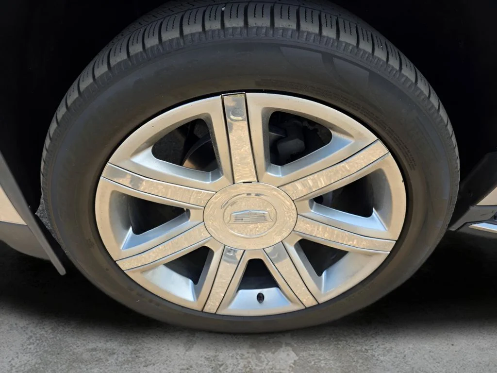 Used 2019 Radiant Silver Metallic Cadillac Luxury image 29