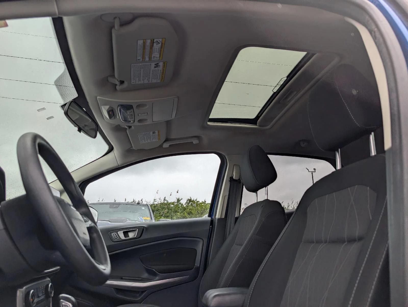 Used 2021 Lightning Blue Ford SE image 10