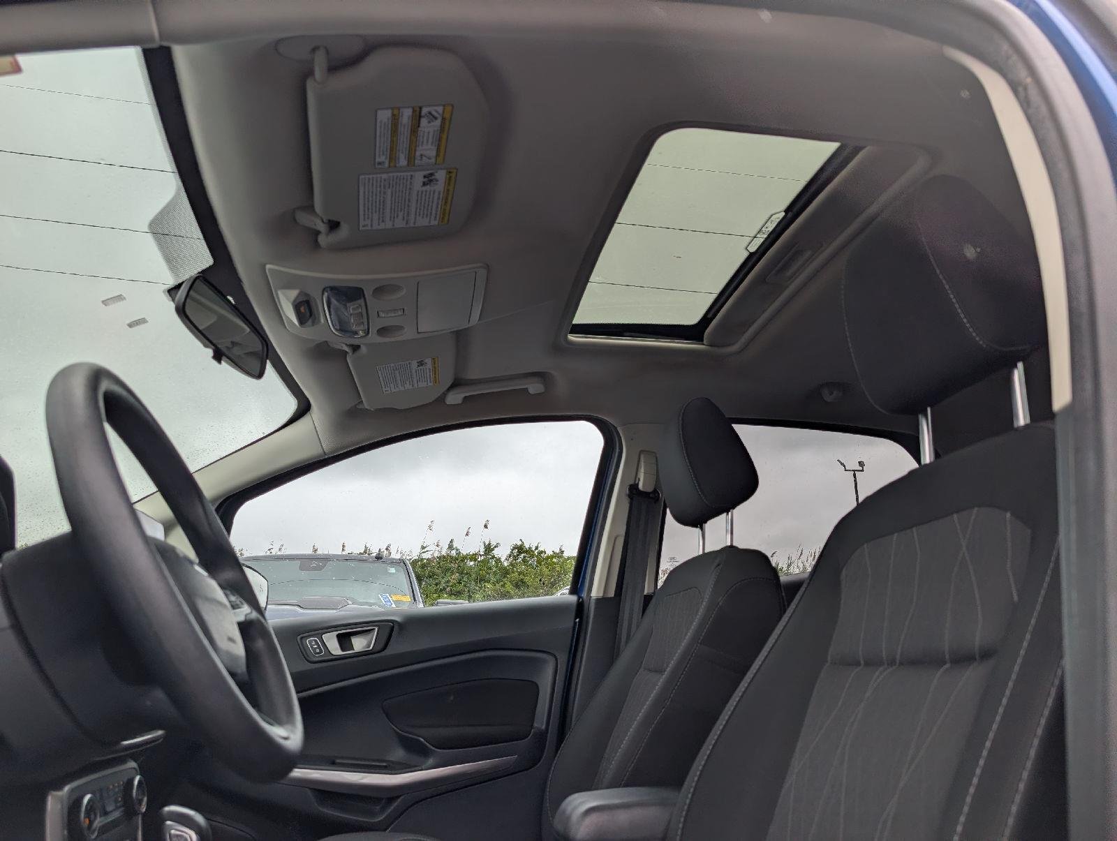 Used 2021 Lightning Blue Ford SE image 10