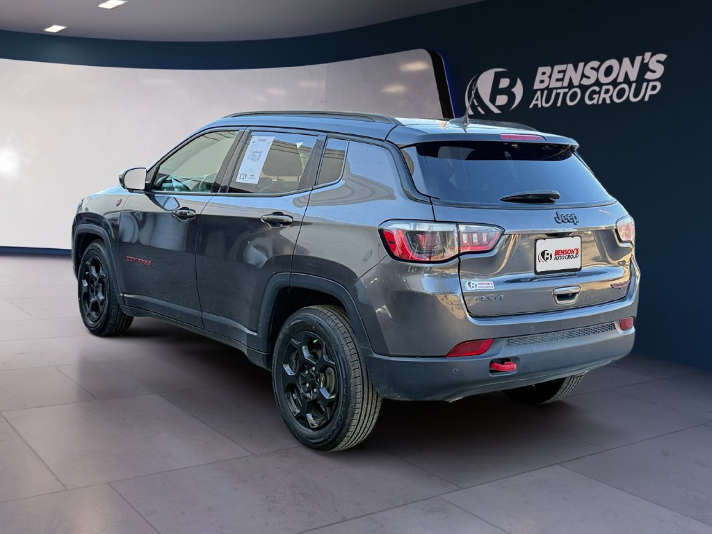 Used 2024  Jeep Trailhawk image 3