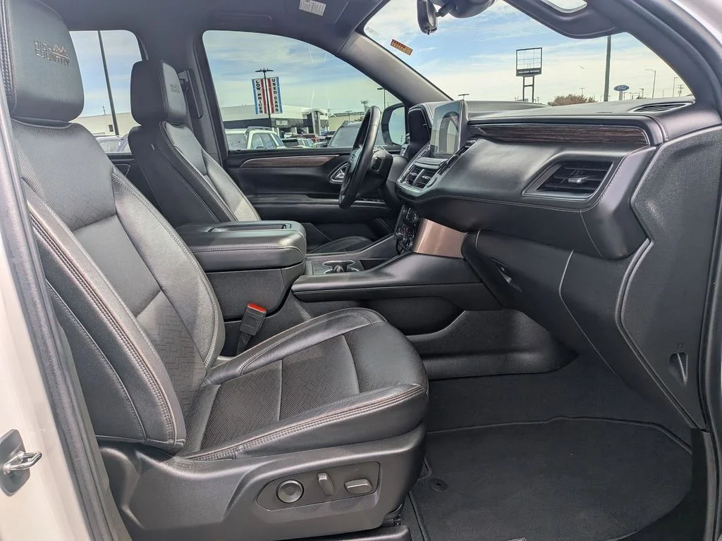 Used 2023 Iridescent Pearl Tricoat Chevrolet High Country image 23