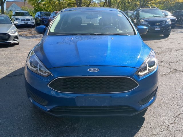 Used 2018 Blue Ford SE image 2