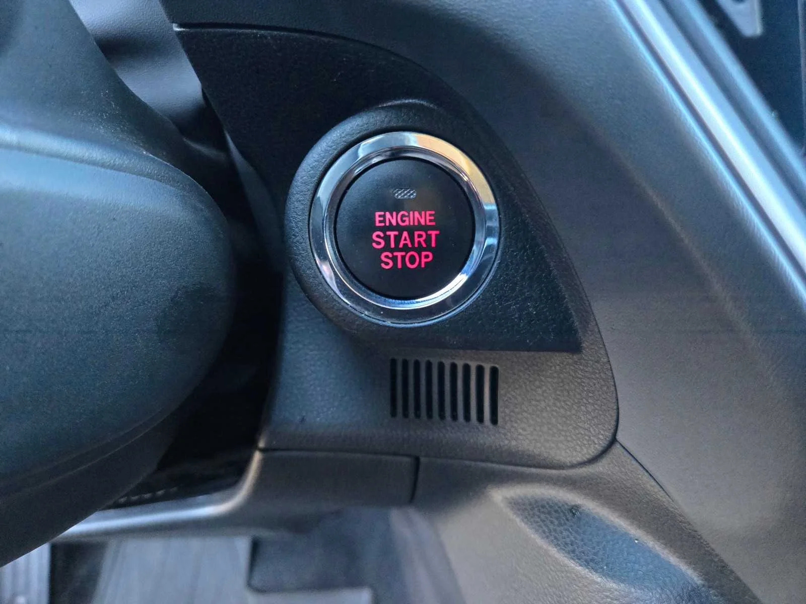 Used 2025  Subaru Premium image 19