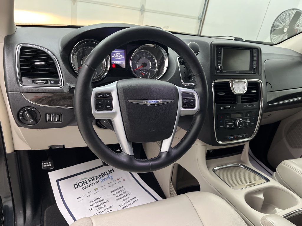 Used 2014 Gray Chrysler Touring-L image 15