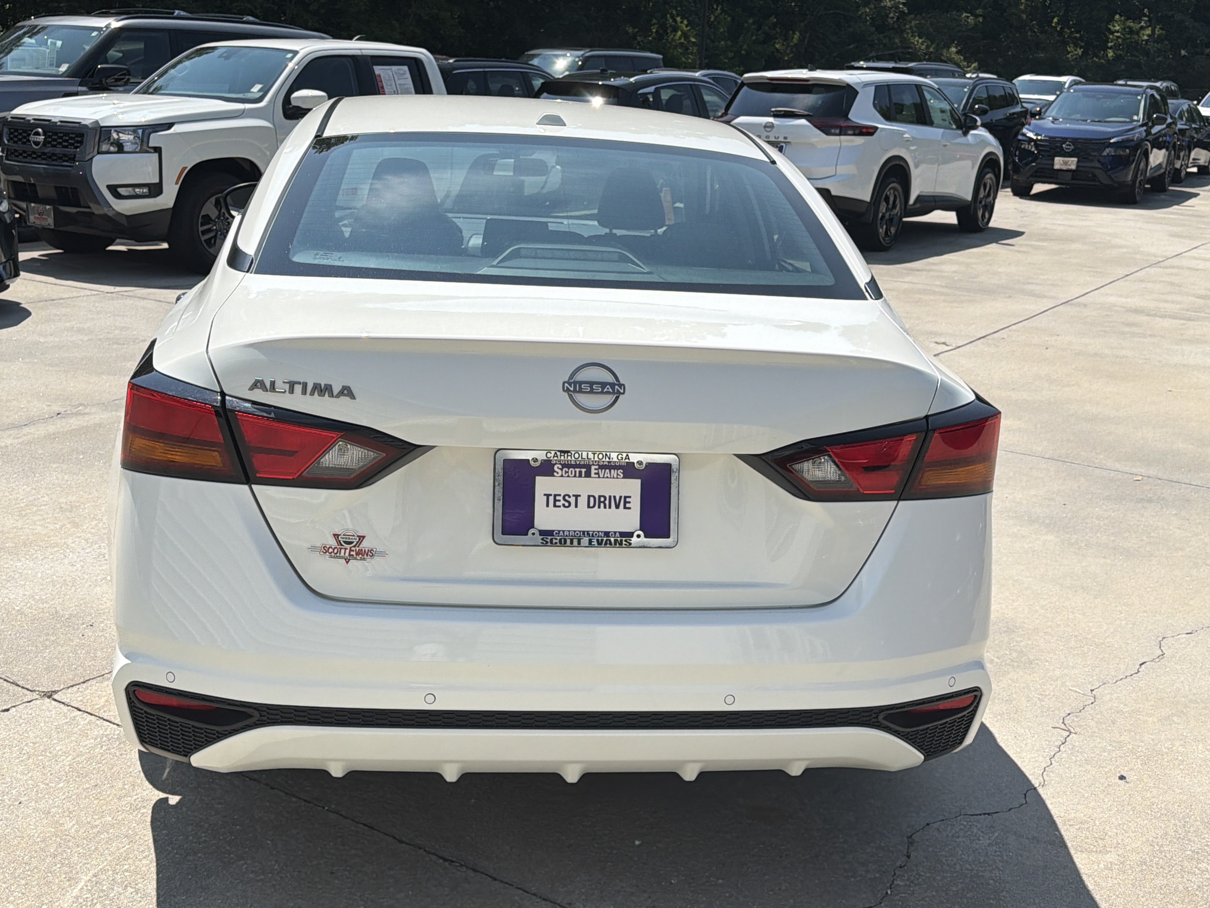 Certified Used 2025 Glacier White Nissan S image 7