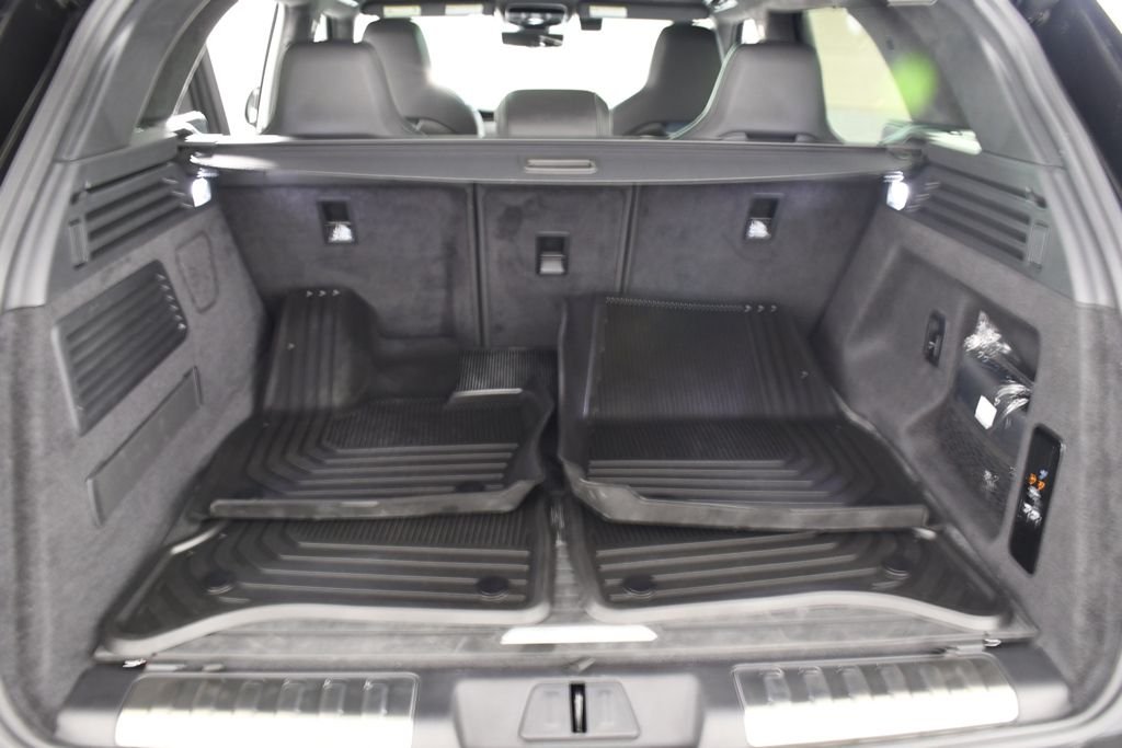 Used 2024 Obsidian Black SV Bespoke Ultra Metallic Gloss Land Rover SV Edition One Obsidian Black image 23