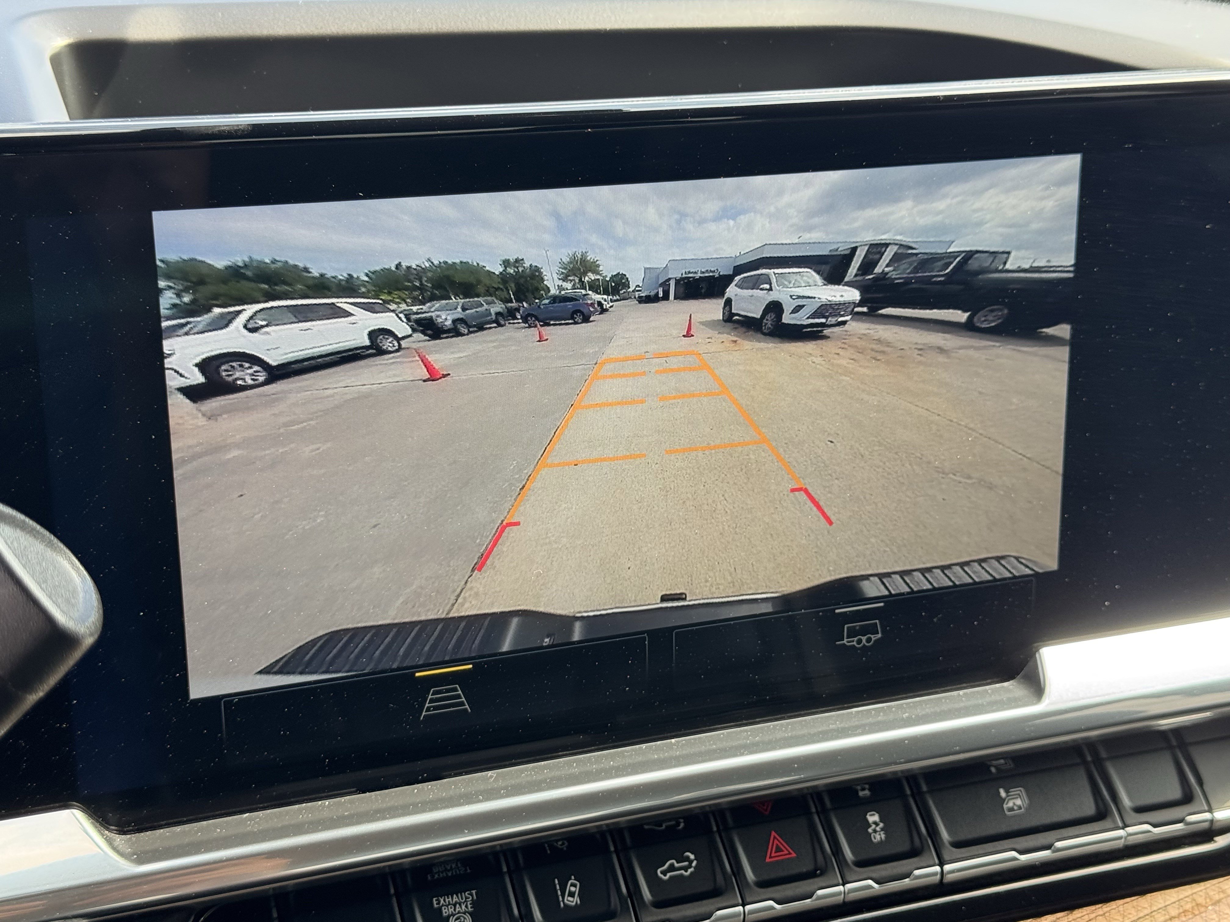 Used 2025 Summit White Chevrolet LT image 18
