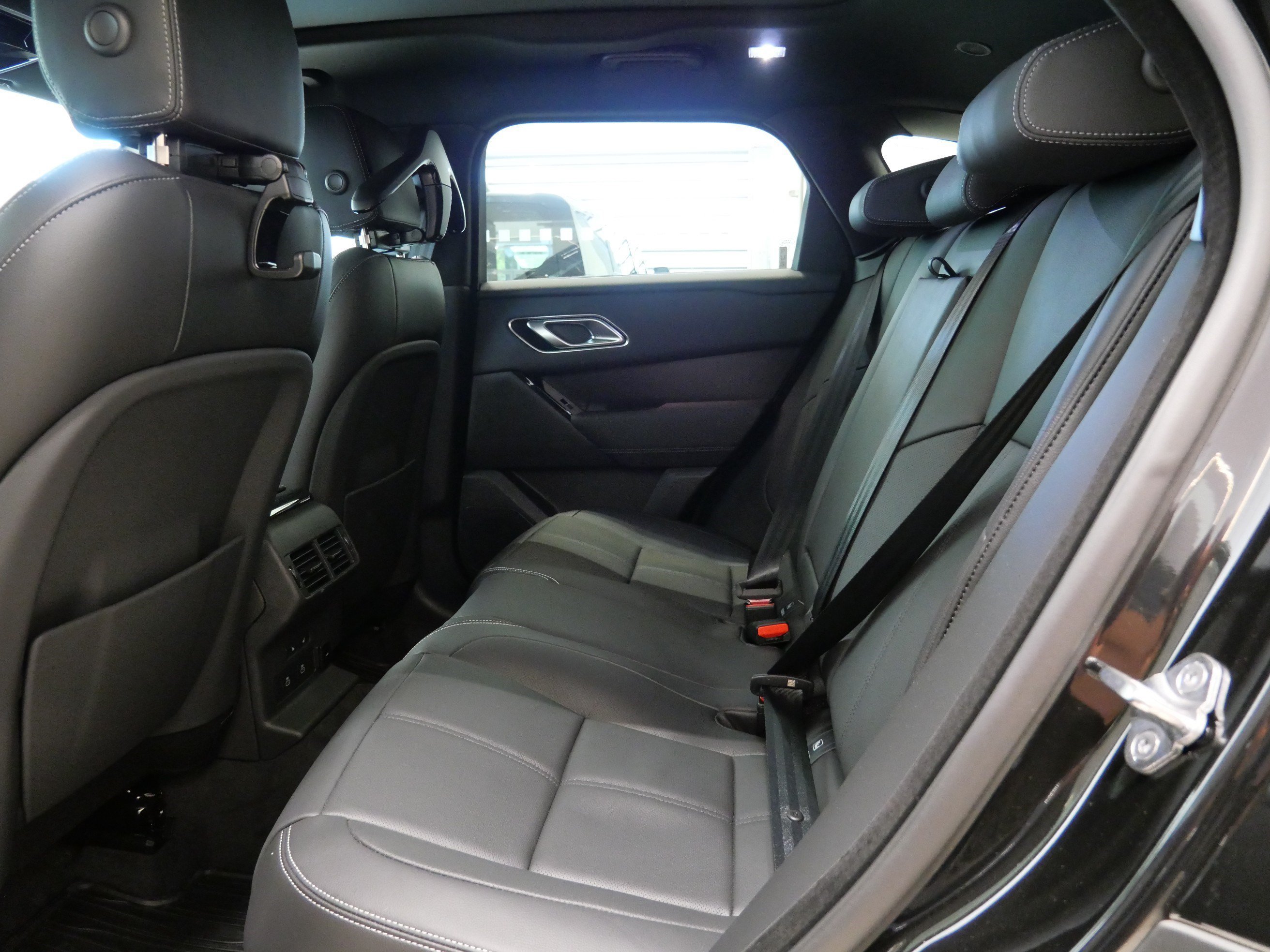 New 2026 Santorini Black LAND ROVER  image 6