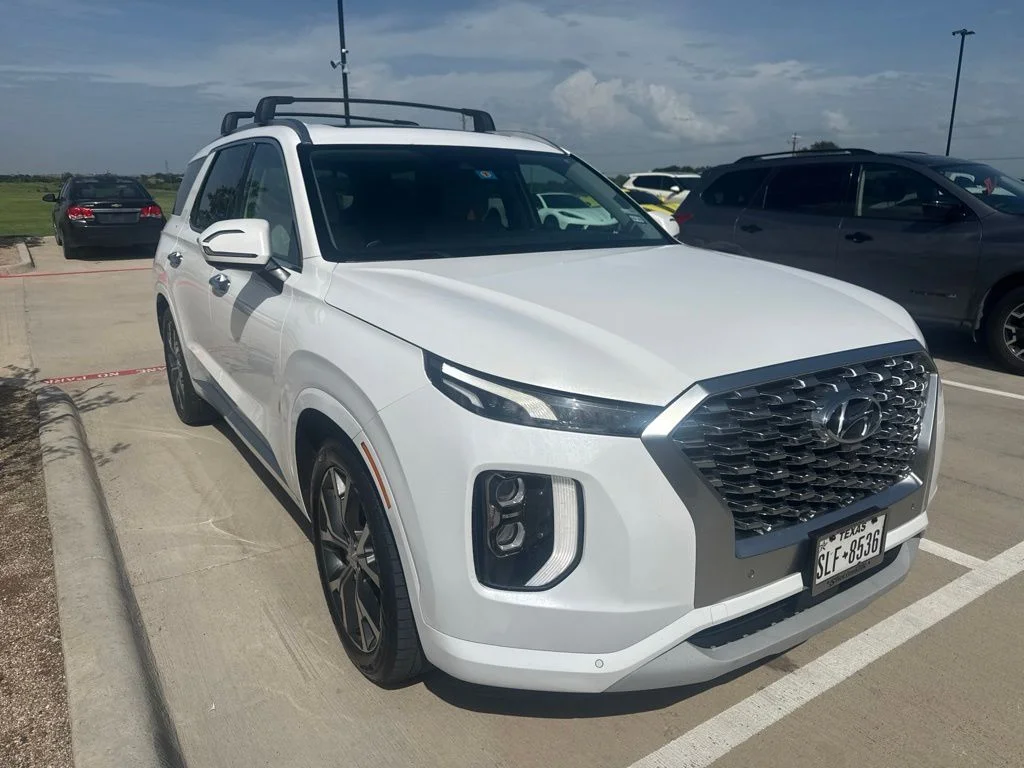 Used 2022 White Hyundai Limited image 4