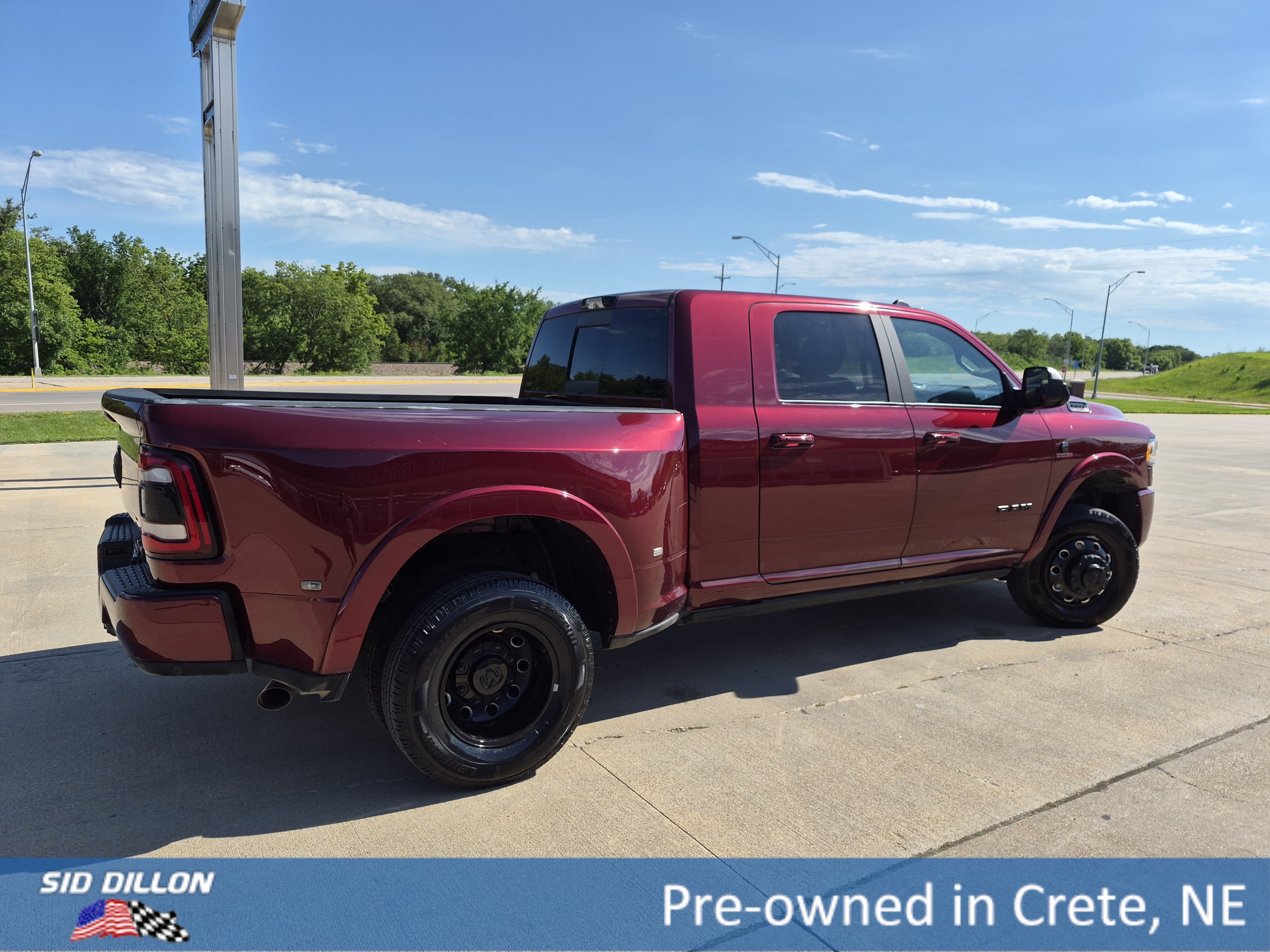 Used 2022 Delmonico Red Pearlcoat Ram Limited image 14