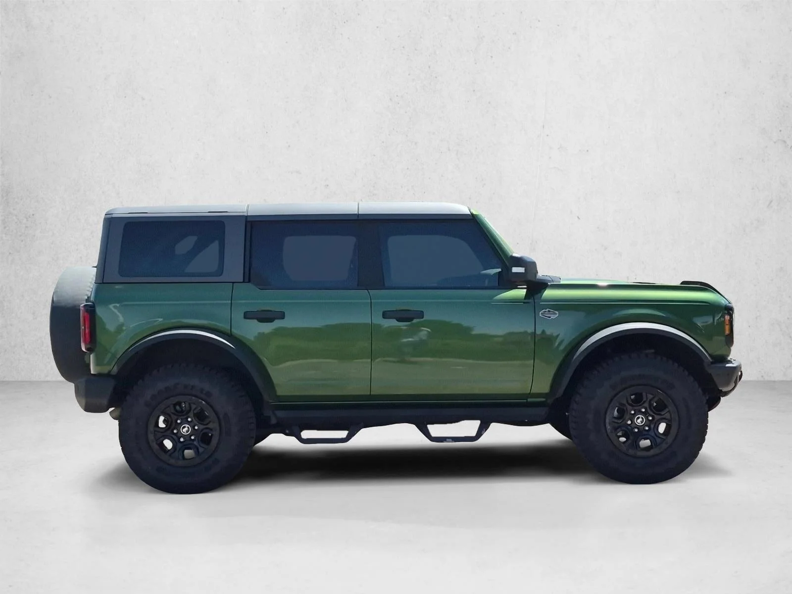 Used 2023 Eruption Green Metallic Ford Wildtrak image 4