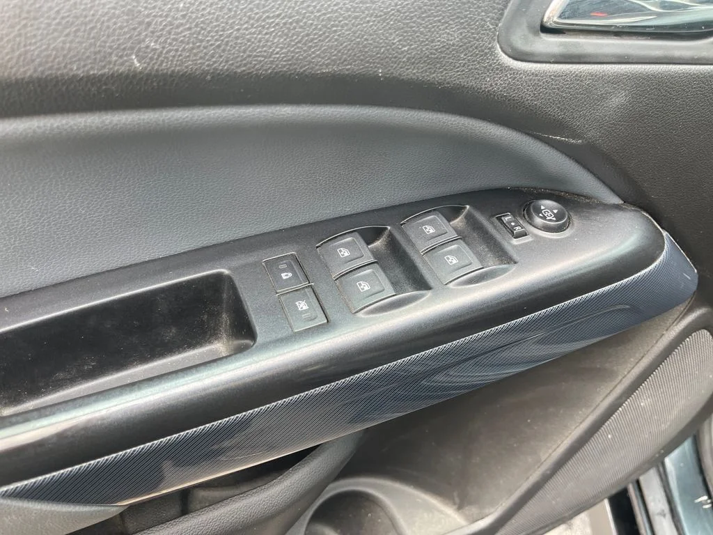 Used 2017 Gray Chevrolet Z71 image 19