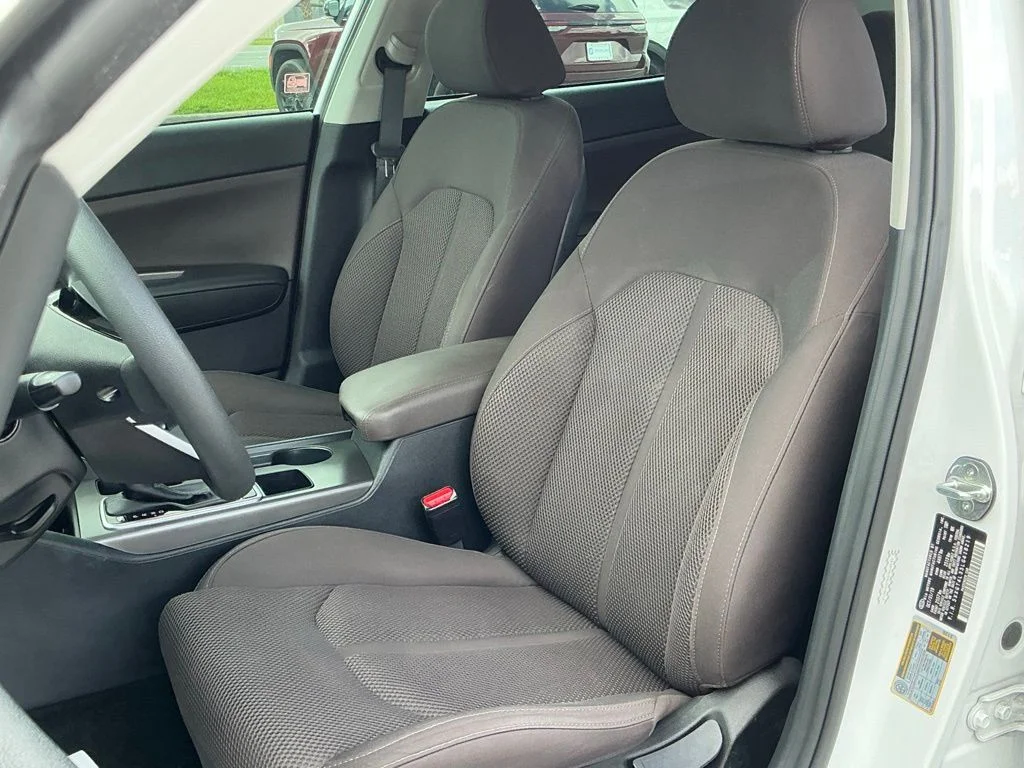 Used 2020 White Kia LX image 27