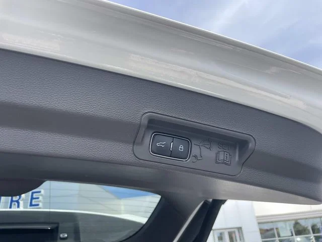 Used 2020 White Ford Platinum image 9
