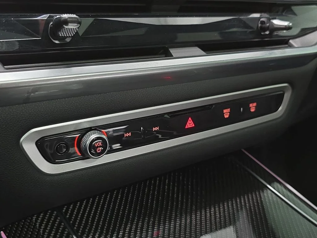 Used 2025 Gray BMW M60i image 19