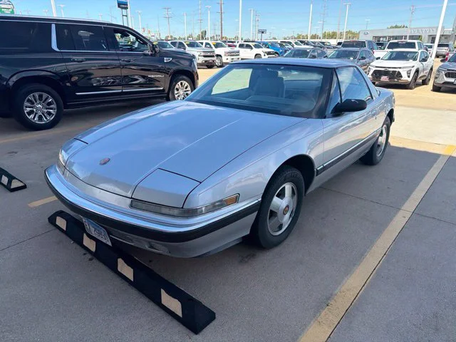 Used 1990  Buick Base image 3