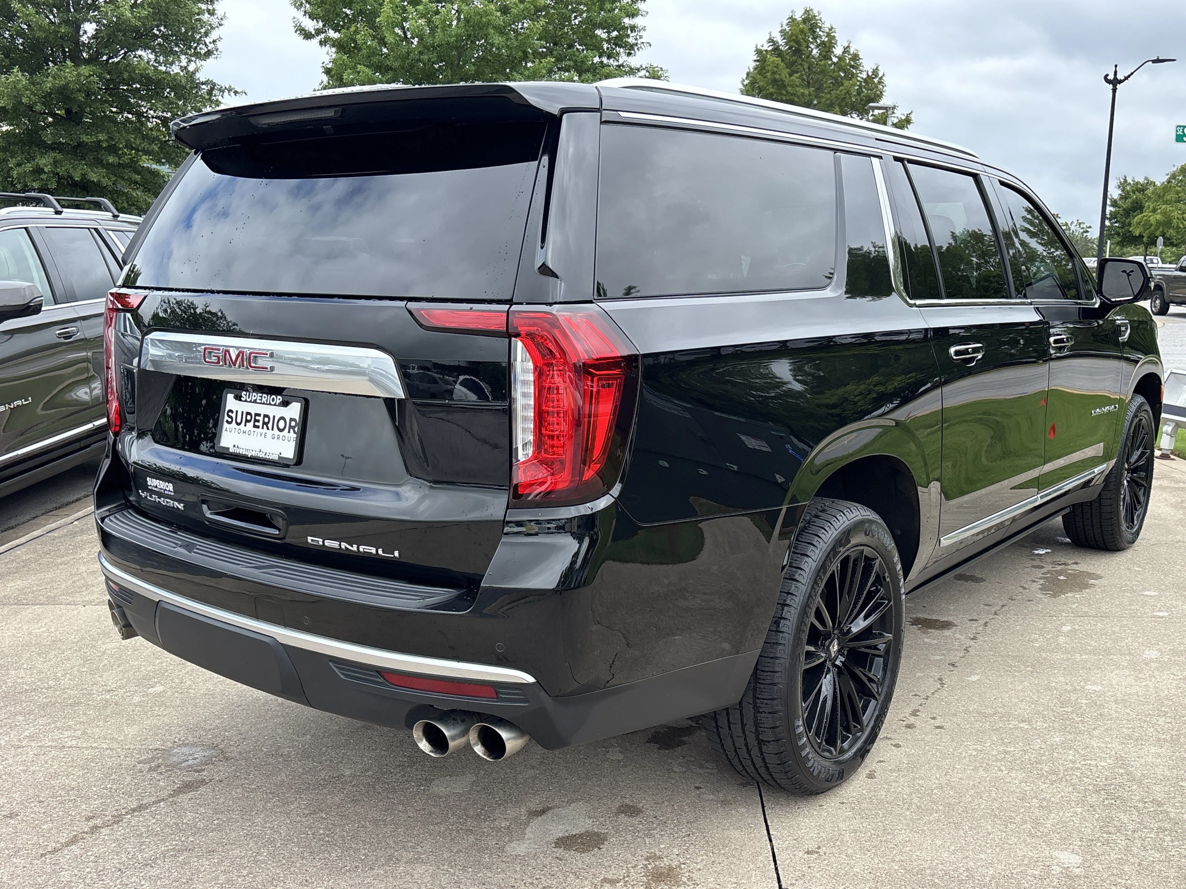 Used 2022 Onyx Black GMC Denali 4WD image 3