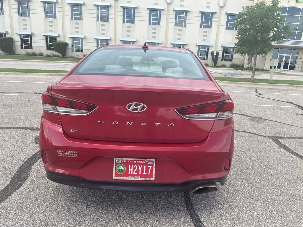 Used 2019 Red Hyundai SE image 4