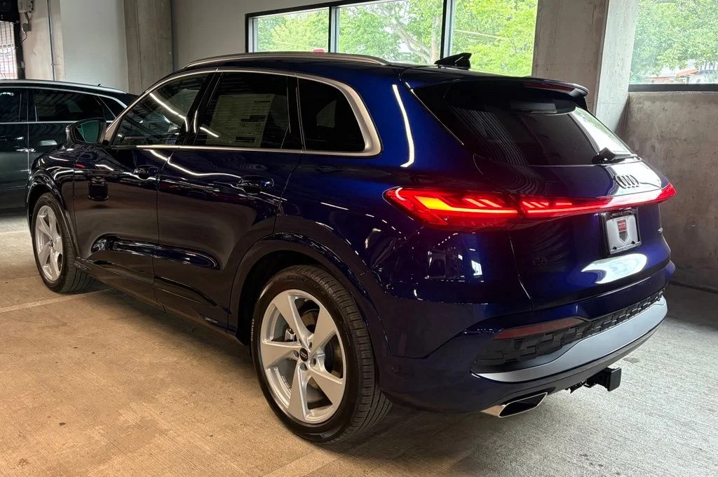 New 2026 Navarra Blue Metallic Audi 2.0T Prestige image 3