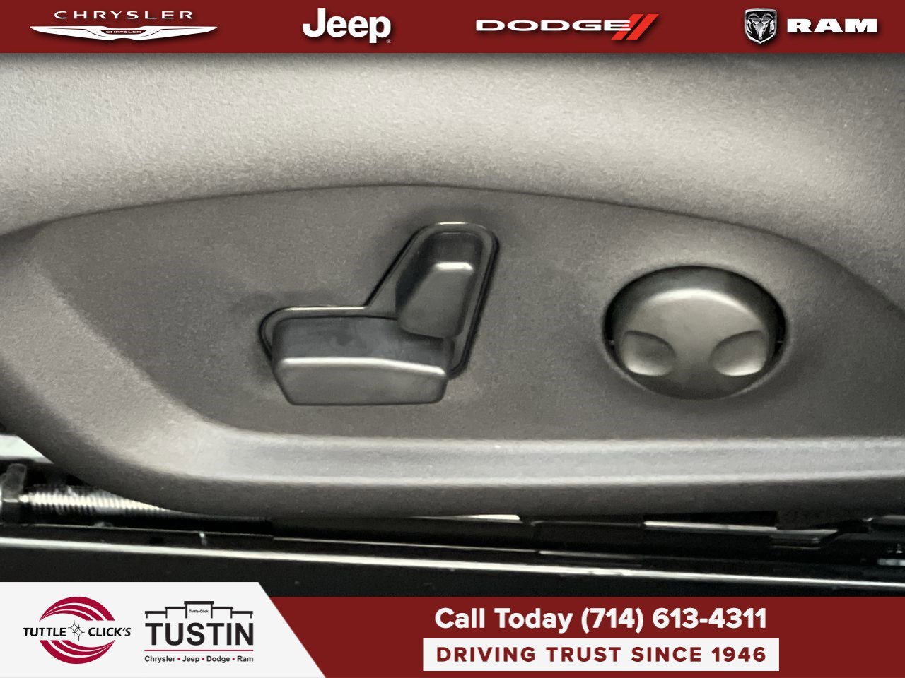 New 2026 Diamond Black Crystal Pearl-Coat Exterior Paint Jeep Latitude image 22