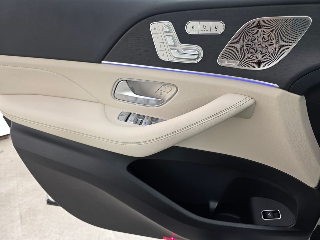 New 2026 Polar White Mercedes-Benz GLS 450 image 17