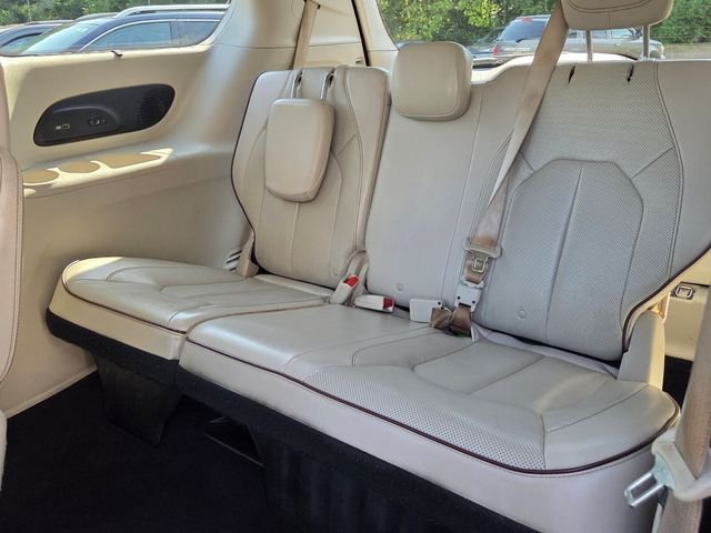 Used 2018 White Chrysler Limited image 13
