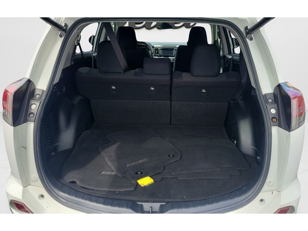 2017 Toyota RAV4 XLE - Photo 9