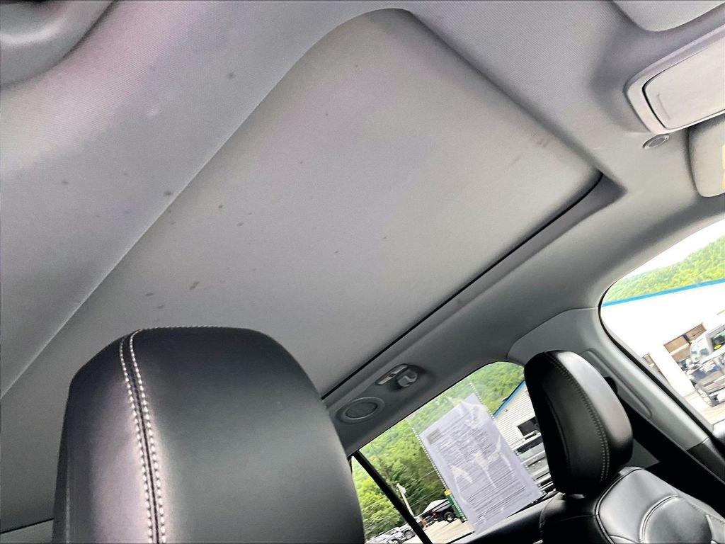 Used 2023 White Ford XLT image 23
