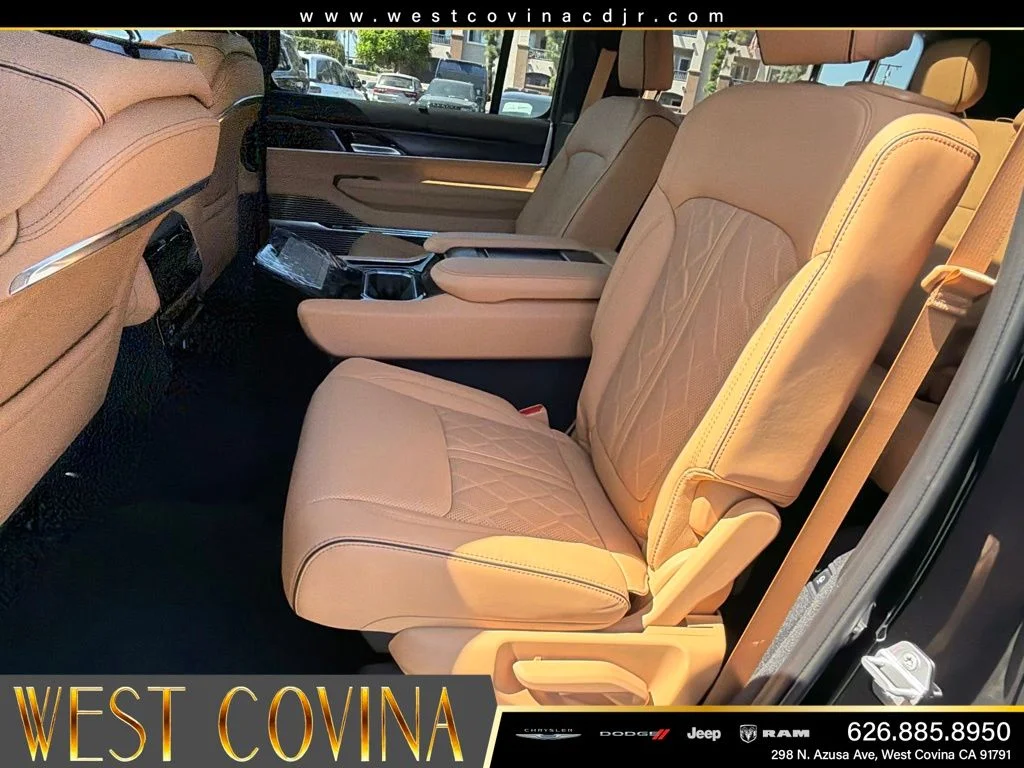 New 2026 High Gloss Black Exterior Paint Jeep Summit Reserve image 31